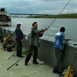 Рыбак, который ловит воблу