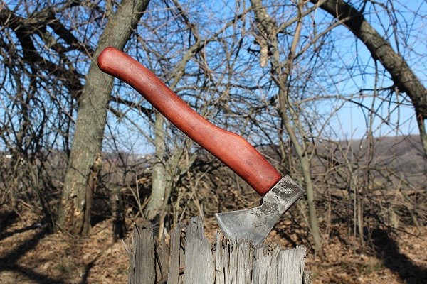 Как выбрать туристический топор