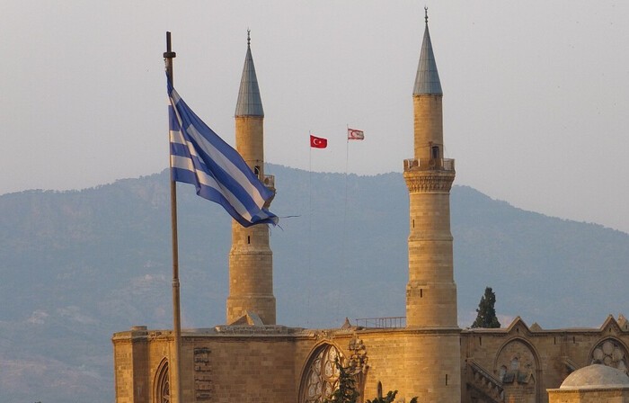 Кипр открывает пешеходные КПП